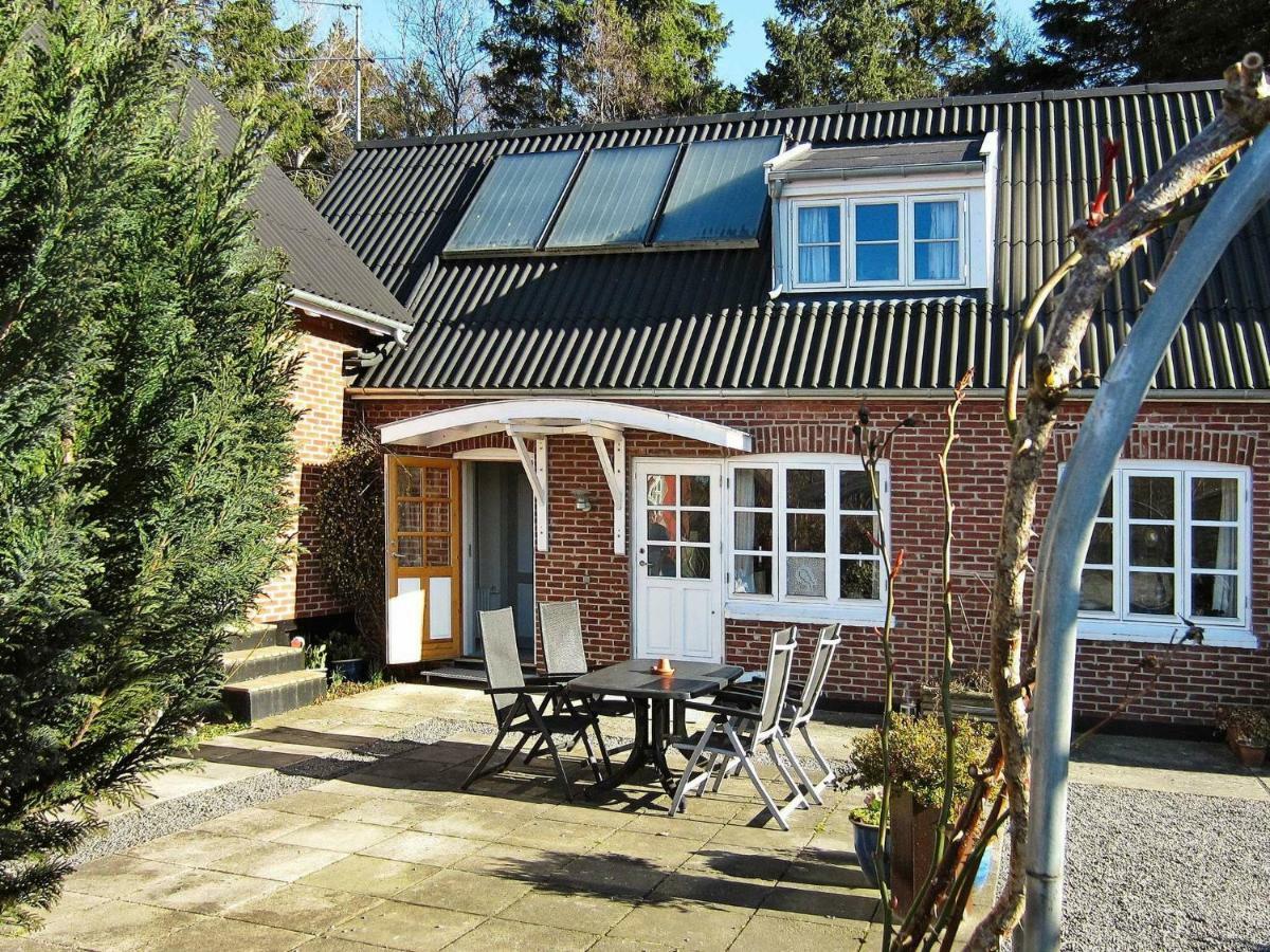 4 Person Holiday Home In Nex Langedeby エクステリア 写真