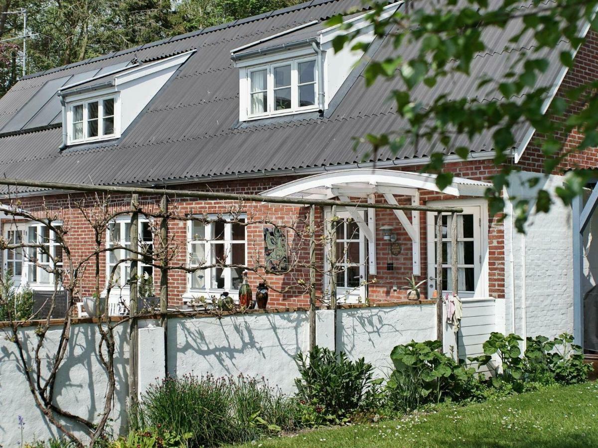 4 Person Holiday Home In Nex Langedeby エクステリア 写真