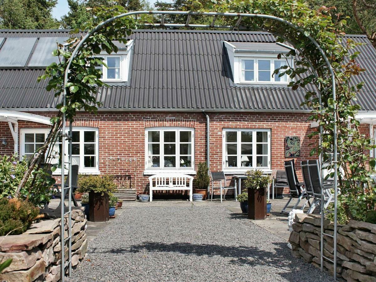 4 Person Holiday Home In Nex Langedeby エクステリア 写真